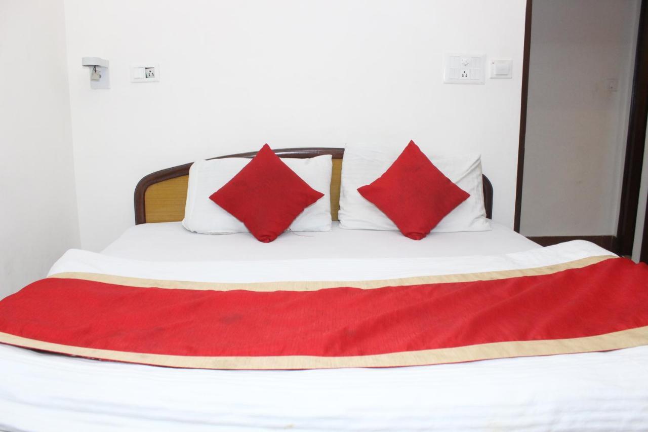Hotel Dolls Inn Nainital Kültér fotó