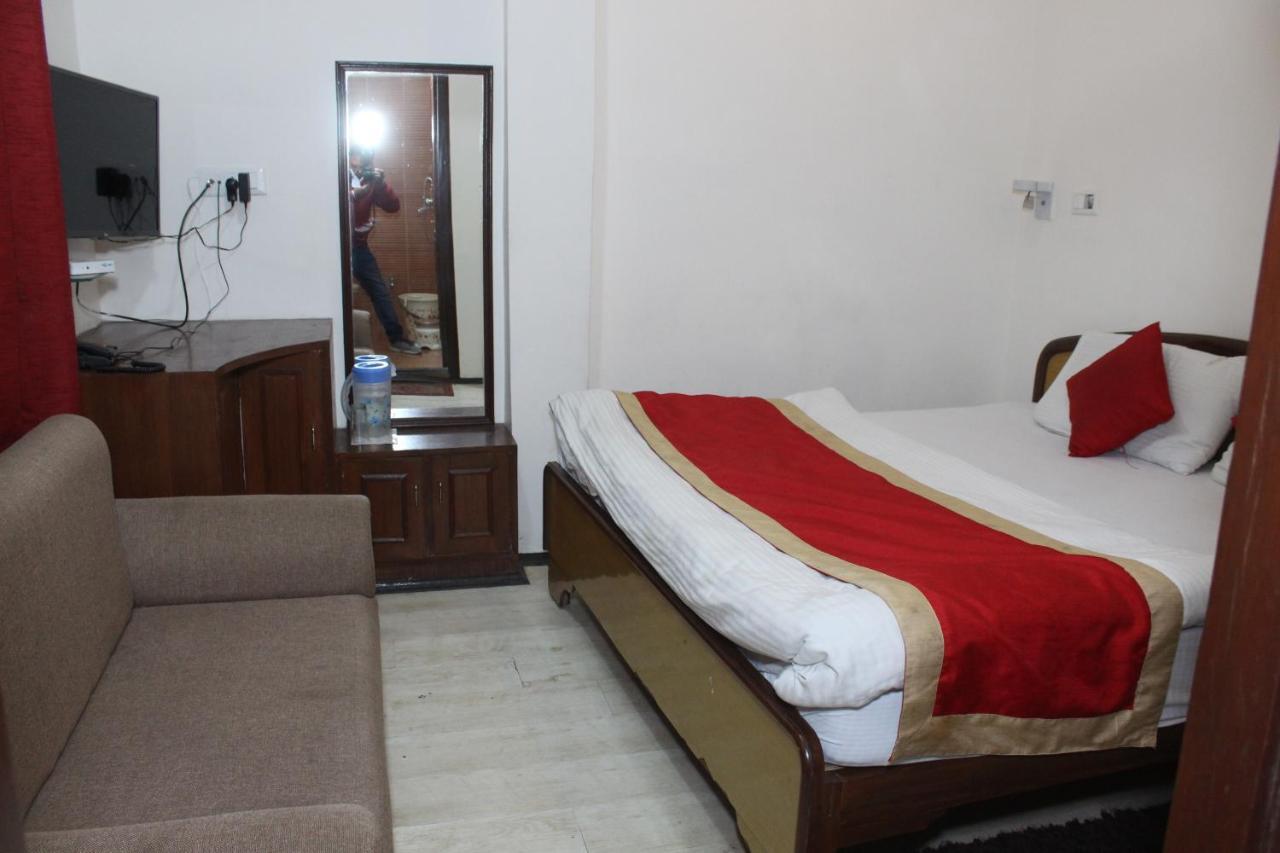 Hotel Dolls Inn Nainital Kültér fotó