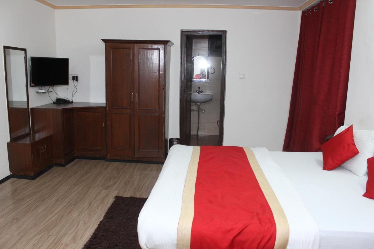 Hotel Dolls Inn Nainital Kültér fotó